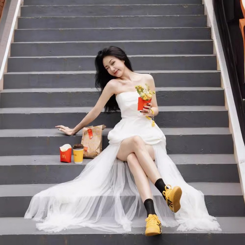 Francuska biała suknia bez ram – Photography Lighting Basics recenzja i cena